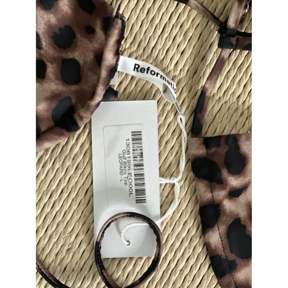 New Reformation gulf bikini top size L - Picture 3 of 4